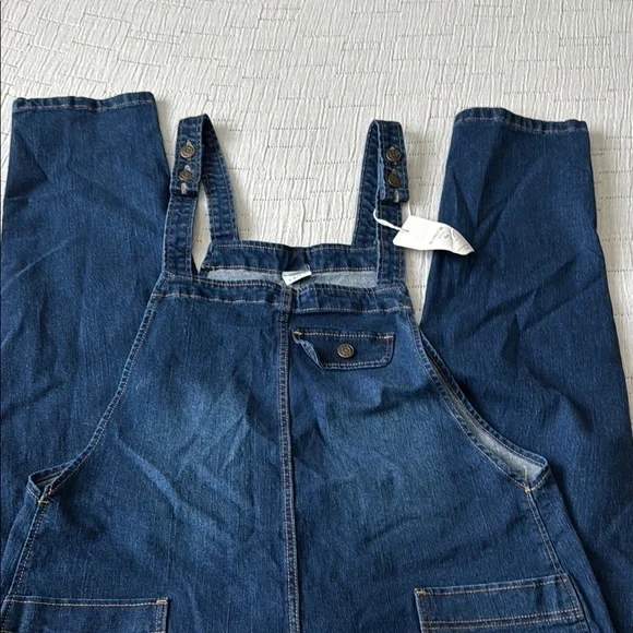 Denim overalls w/ adjustable straps - Picture 5 of 6